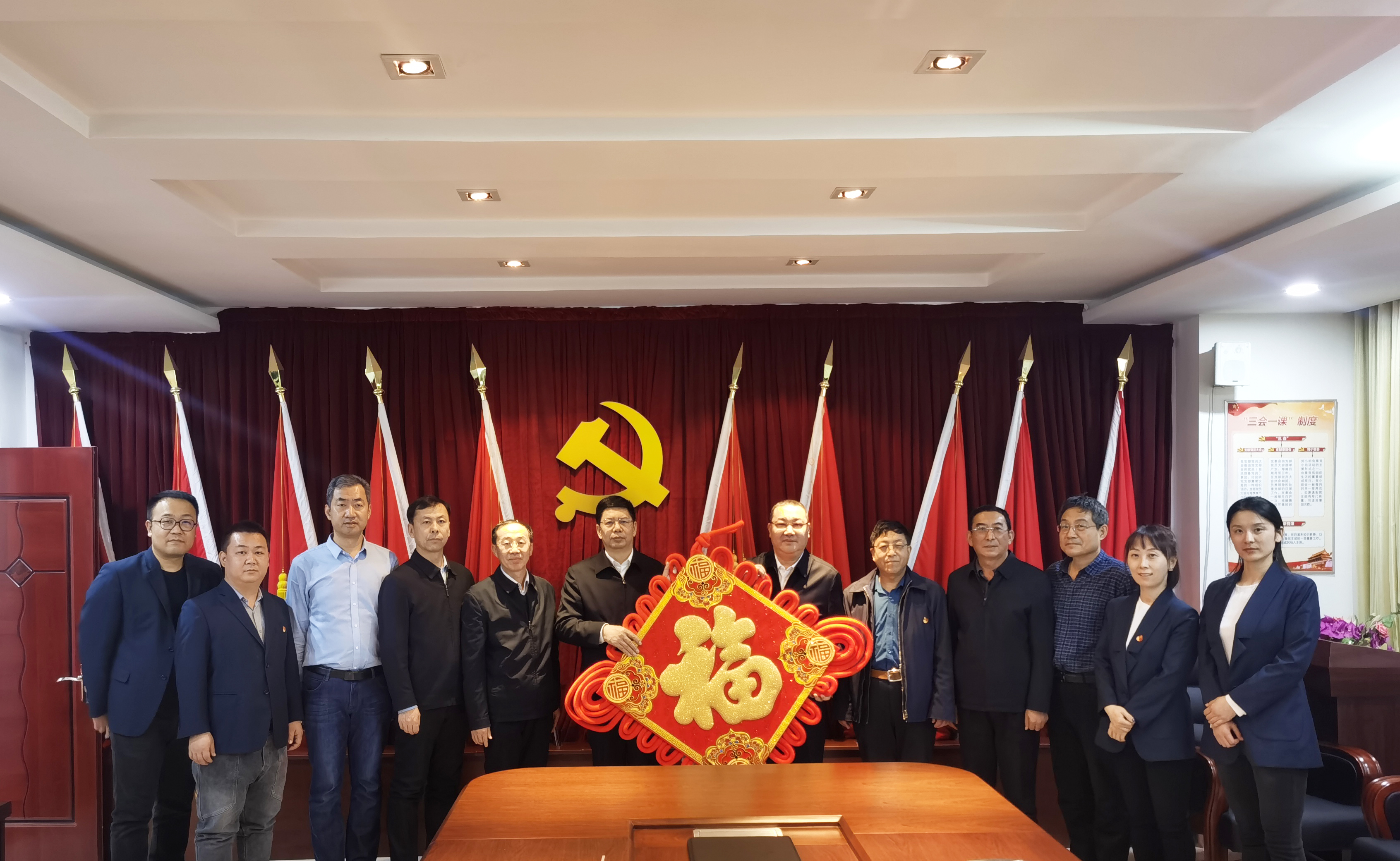 自治區(qū)政協(xié)副主席、工商聯(lián)主席安潤生等領(lǐng)導(dǎo)蒞臨協(xié)會慰問指導(dǎo)