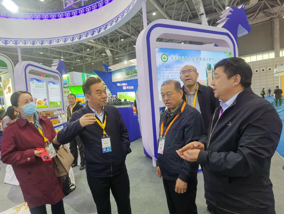 內(nèi)蒙古1400多種有機(jī)、綠色農(nóng)畜產(chǎn)品亮相中國綠色食品博覽會和中國國際有機(jī)食品博覽會